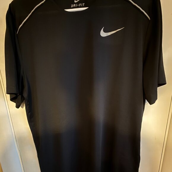 Nike Black Dri-FIT Performance Tee - Size Large - Picture 1 of 3
